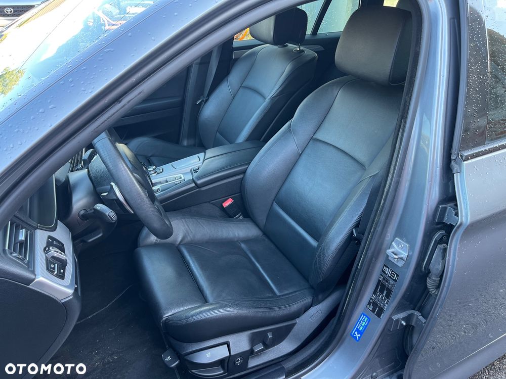BMW Seria 5 530d Touring - 14