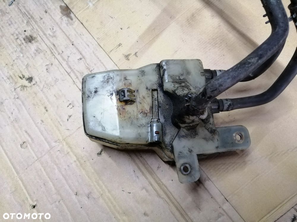 Toyota Prius II hybrid 1.5 16V pompa hamulcowa przewody zbiorniczek 47270-47010  132030-40120 - 19