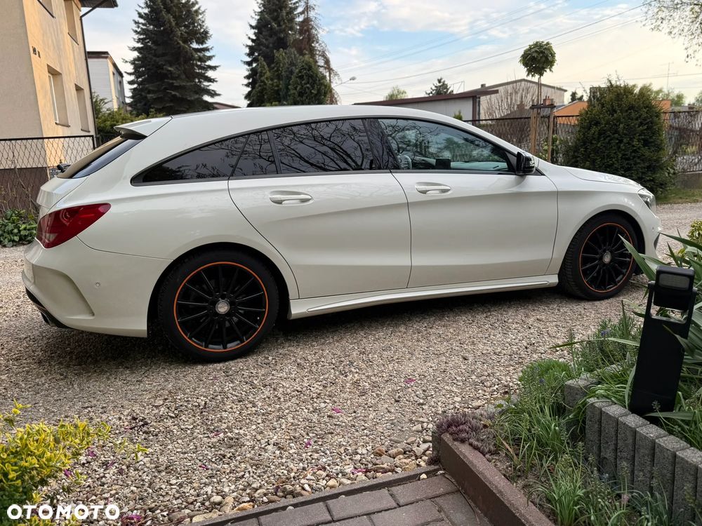 Mercedes-Benz CLA 200 7G-DCT Orange Art Edition - 12