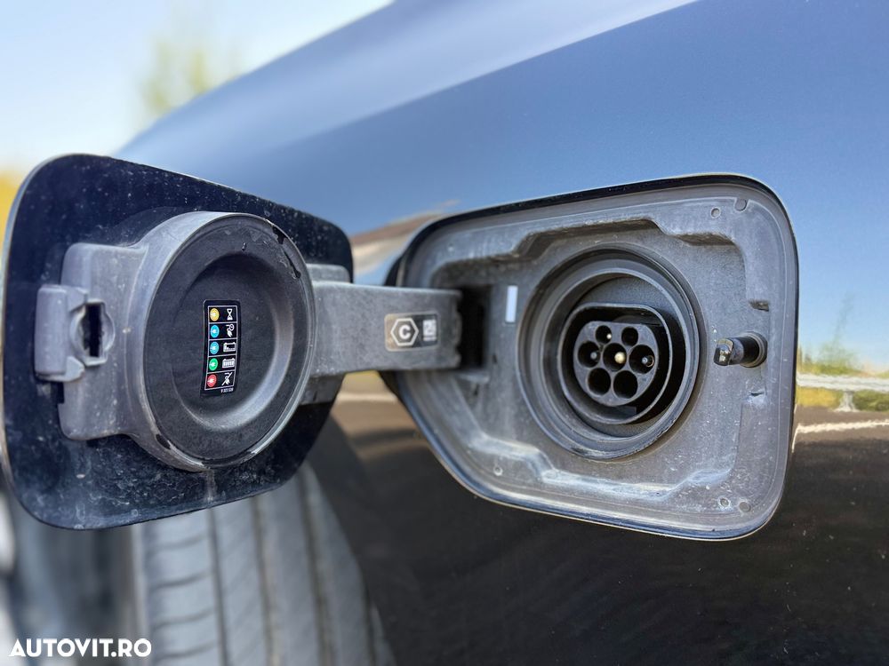 BMW Seria 3 330e Aut. Advantage - 38
