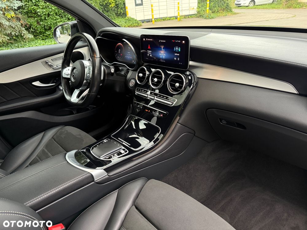 Mercedes-Benz GLC 300 4Matic 9G-TRONIC AMG Line Plus - 21