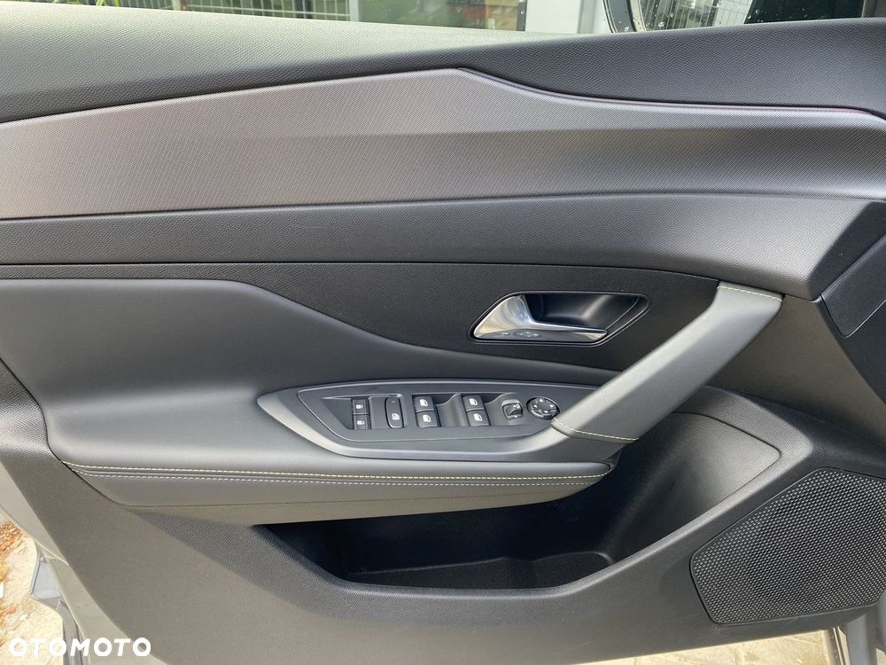 Peugeot 408 1.2 PureTech GT S&S EAT8 - 11