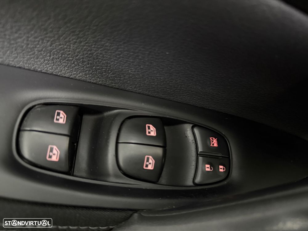 Nissan Qashqai 1.5 dCi N-Connecta 18 - 24