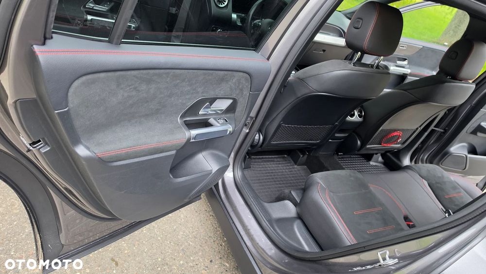 Mercedes-Benz GLB 200 mHEV AMG Line 7G-DCT - 25