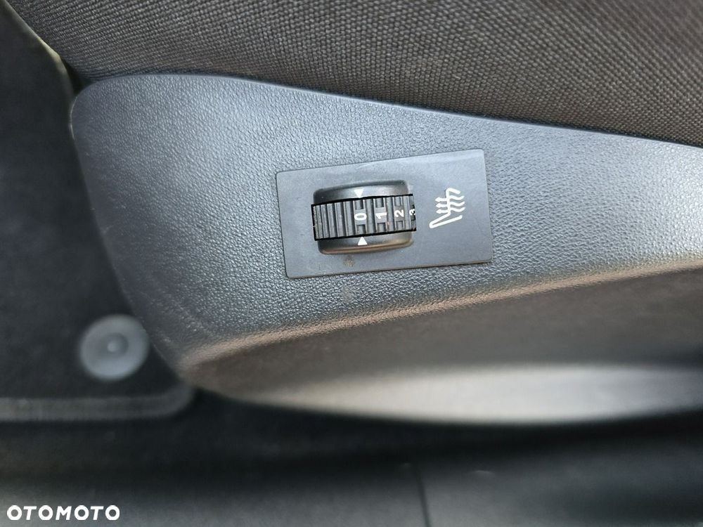 Peugeot 2008 e-HDi FAP 92 EGS6 STOP & START Allure - 24