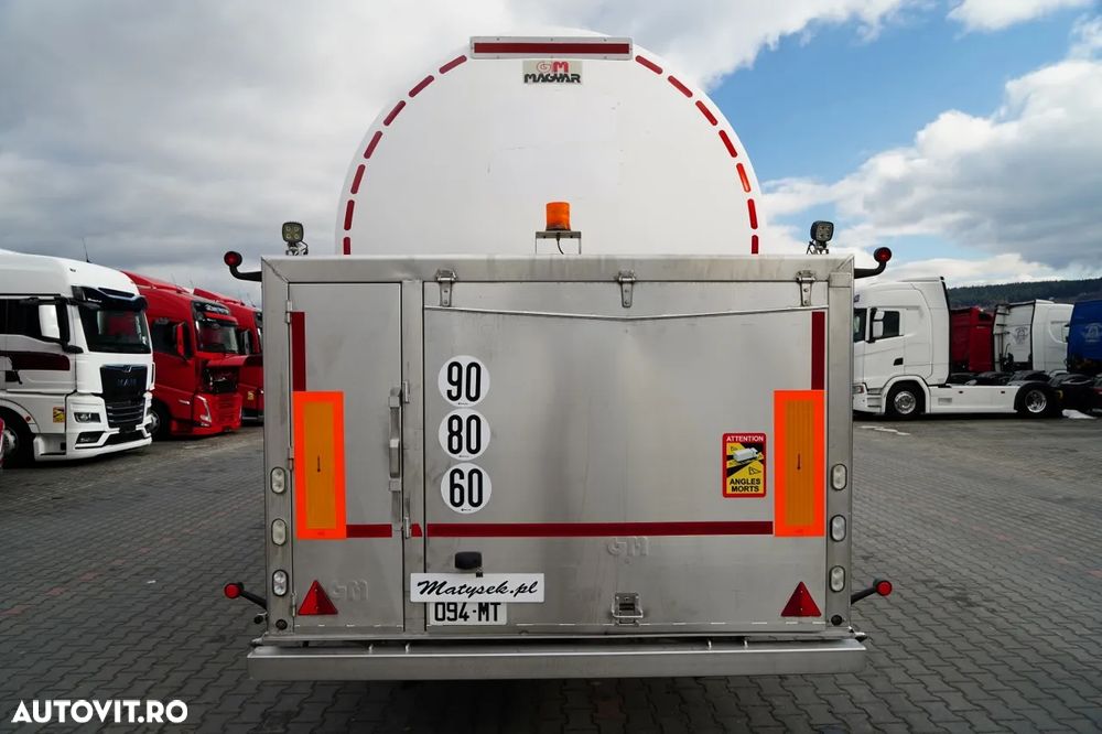 Magyar / REZERVOR ALIMENTE / 30.000 L / AXĂ RIDICATĂ / AXĂ DE DIRECȚIE / - 12