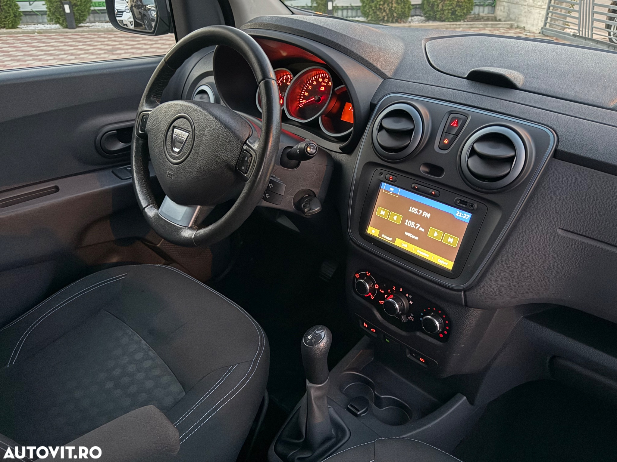 Dacia Lodgy 1.5 dCi Stepway - 24
