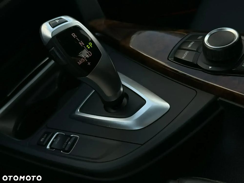 BMW Seria 3 328i xDrive - 19