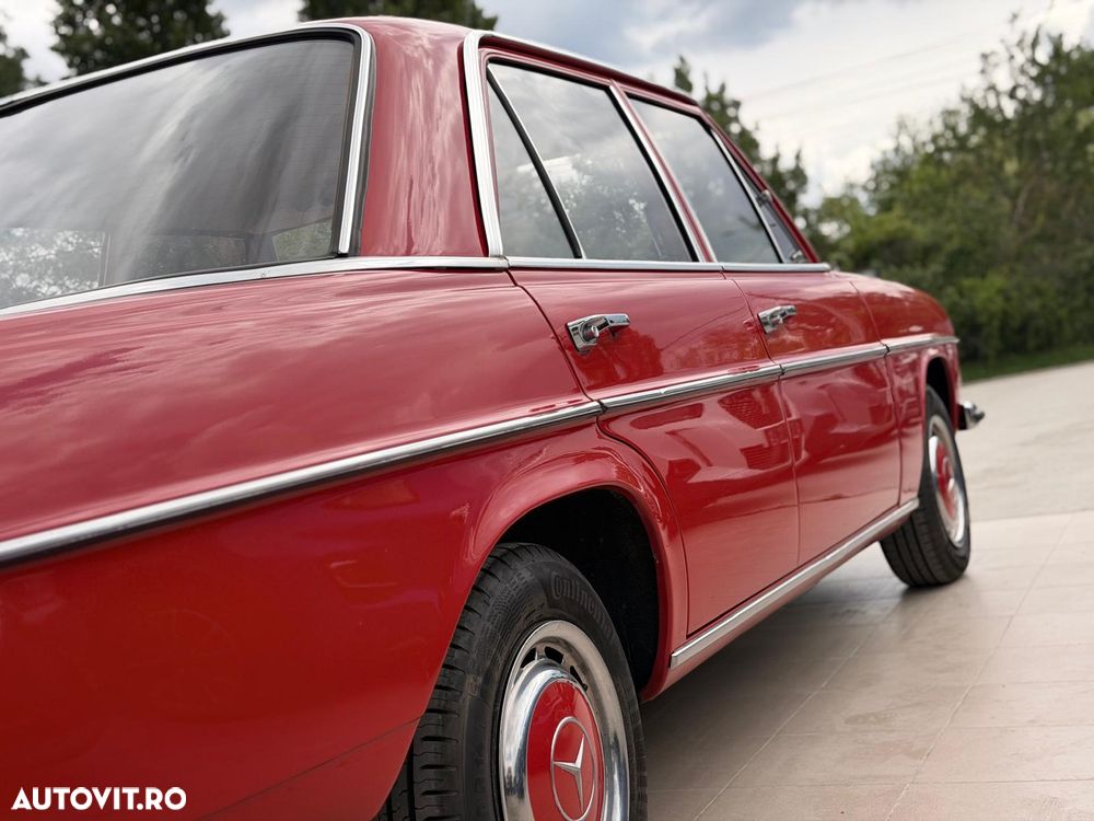 Mercedes-Benz W115 - 24