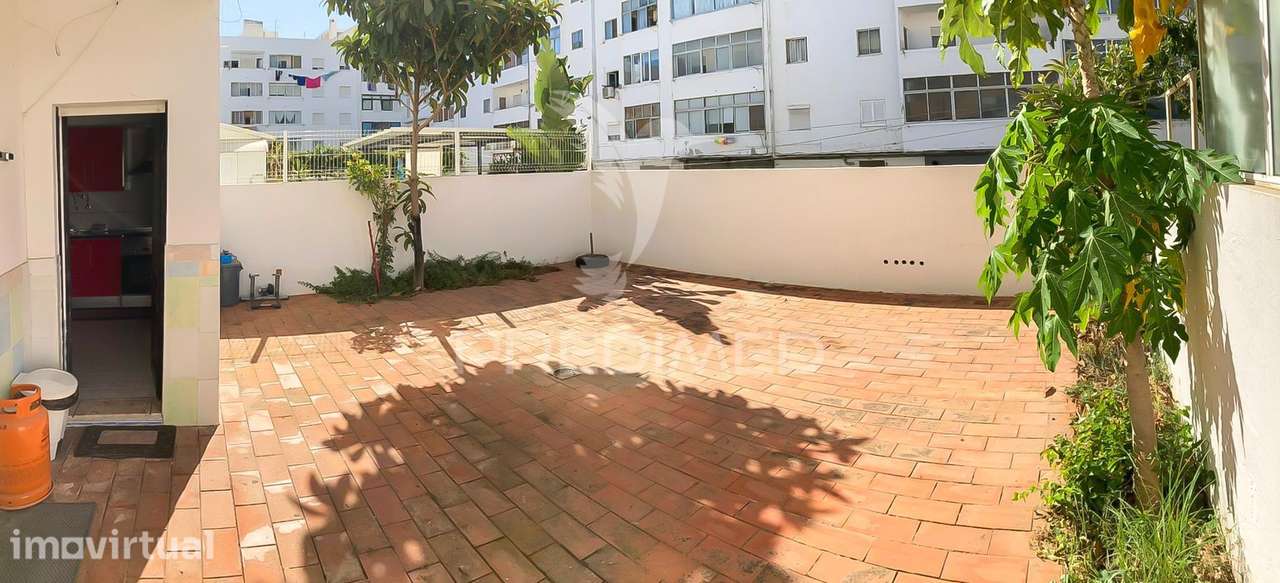 Olhão - Apartamento T3 RCH em zona central c/grande QUINTAL - Grande imagem: 3/14
