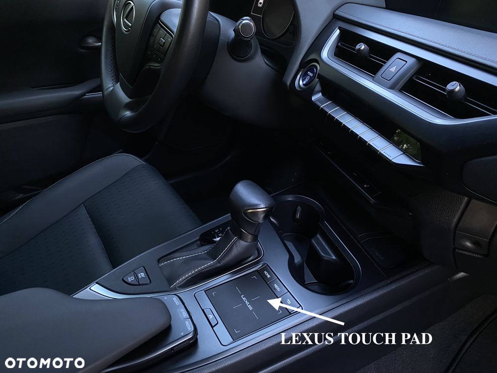 Lexus UX 250h GPF F Impression 2WD - 16