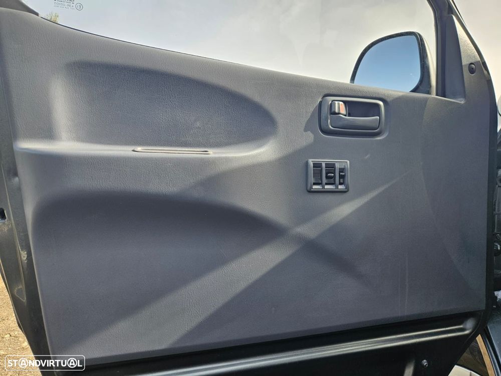 Toyota HiAce 2.4 D LXH12LG - 32