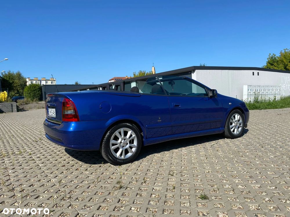 Opel Astra 1.6 Sportive - 22