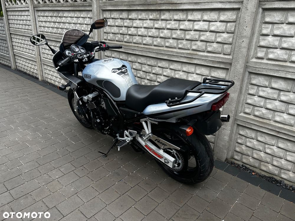 Yamaha FZS - 11