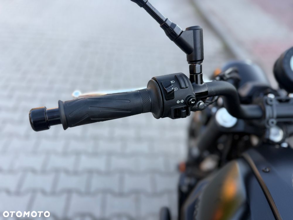 Yamaha XSR - 25