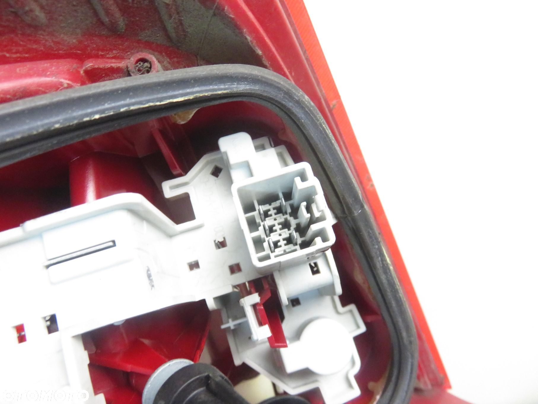 LAMPA LEWA TYLNA FORD FIESTA MK6 VI 8A6113405A - 2