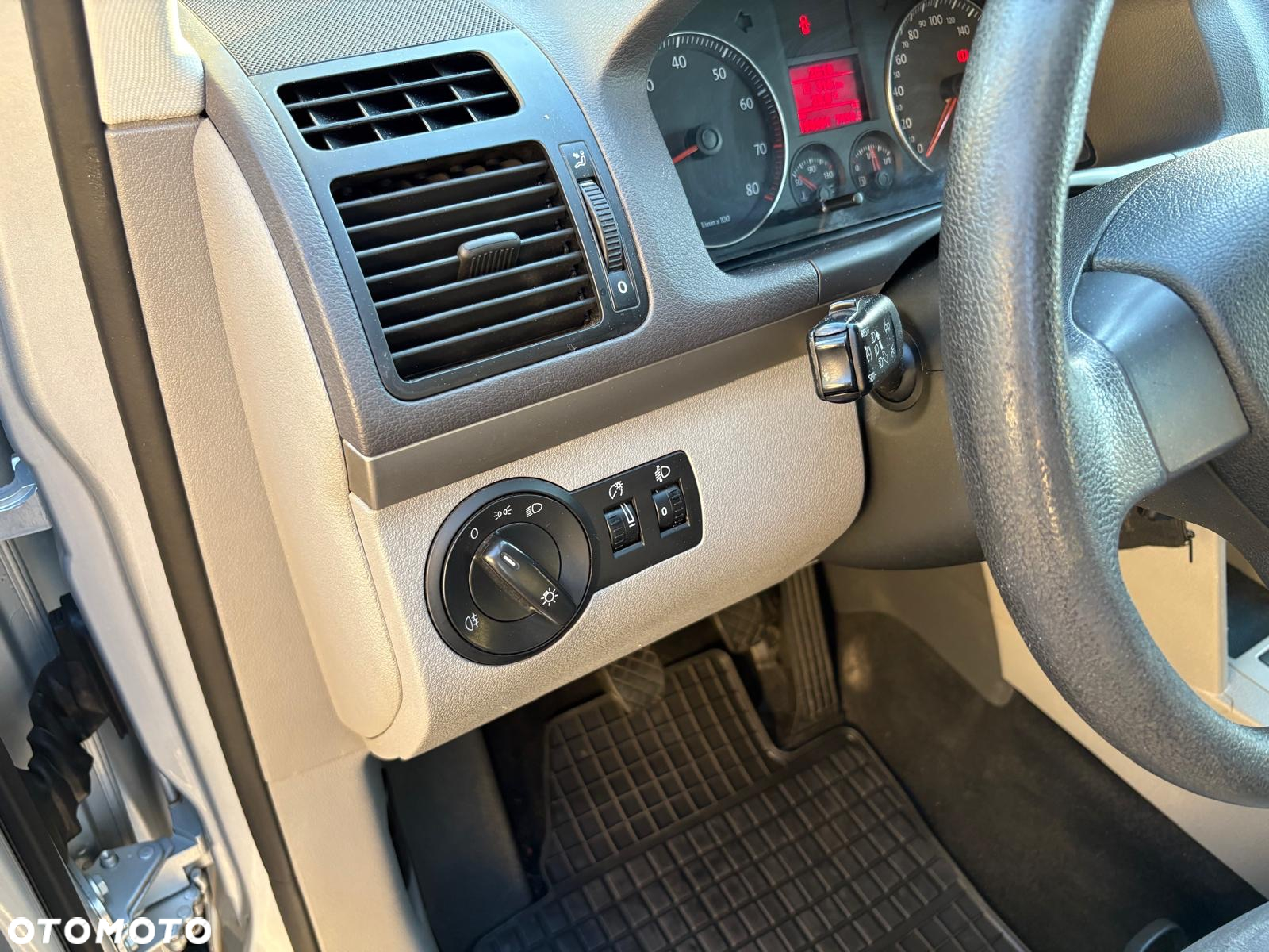 Volkswagen Touran 1.6 - 23
