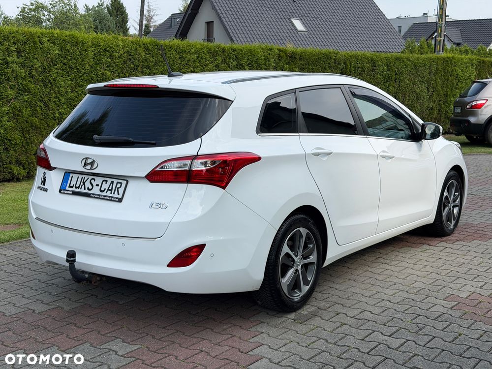 Hyundai i30 blue Kombi 1.4 YES Silver - 39