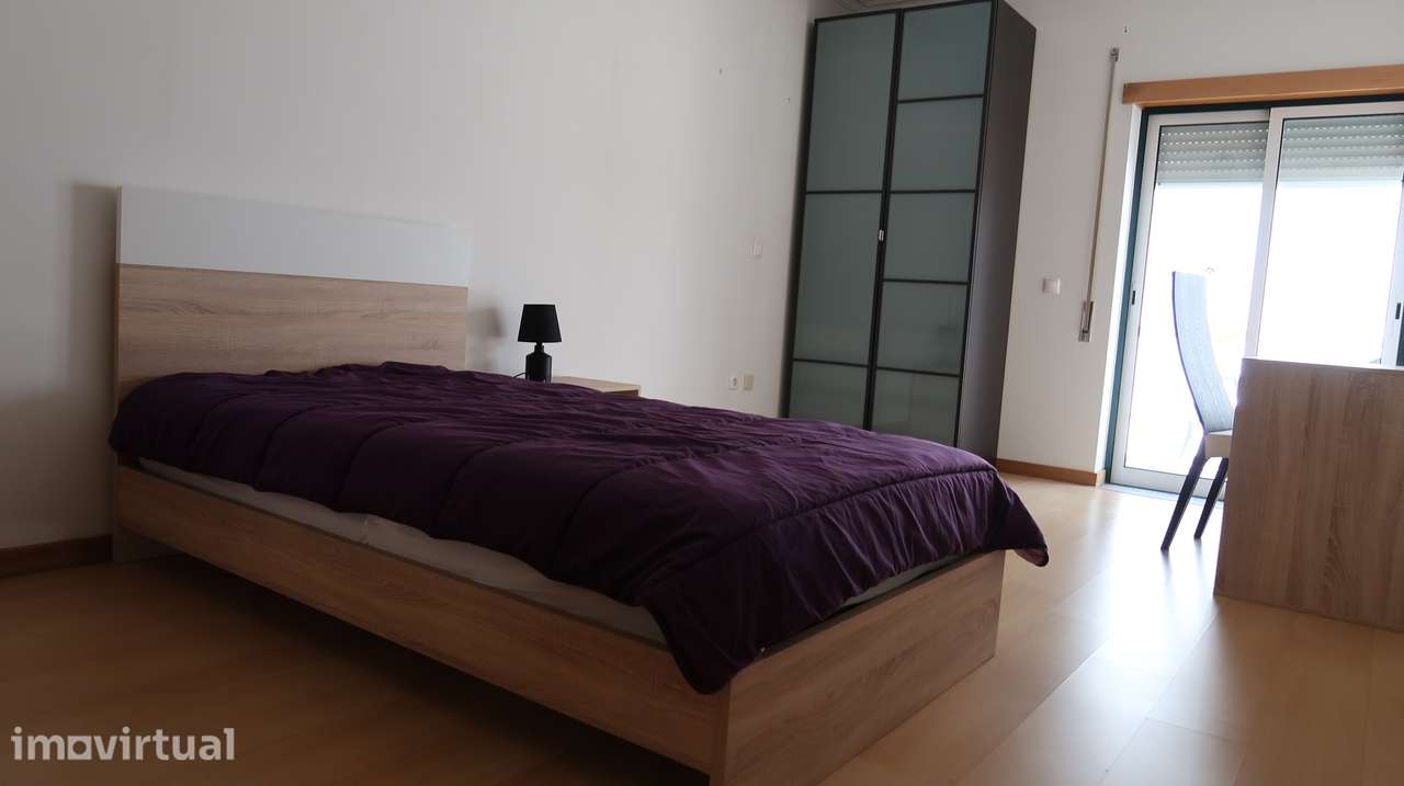 Quarto disponível em T2, sexo feminino, S. Martinho do Bispo - Grande imagem: 2/9