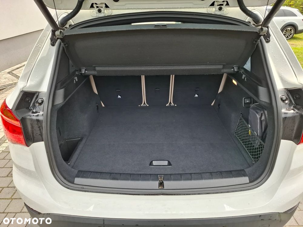 BMW X1 sDrive18d Sport Line - 16