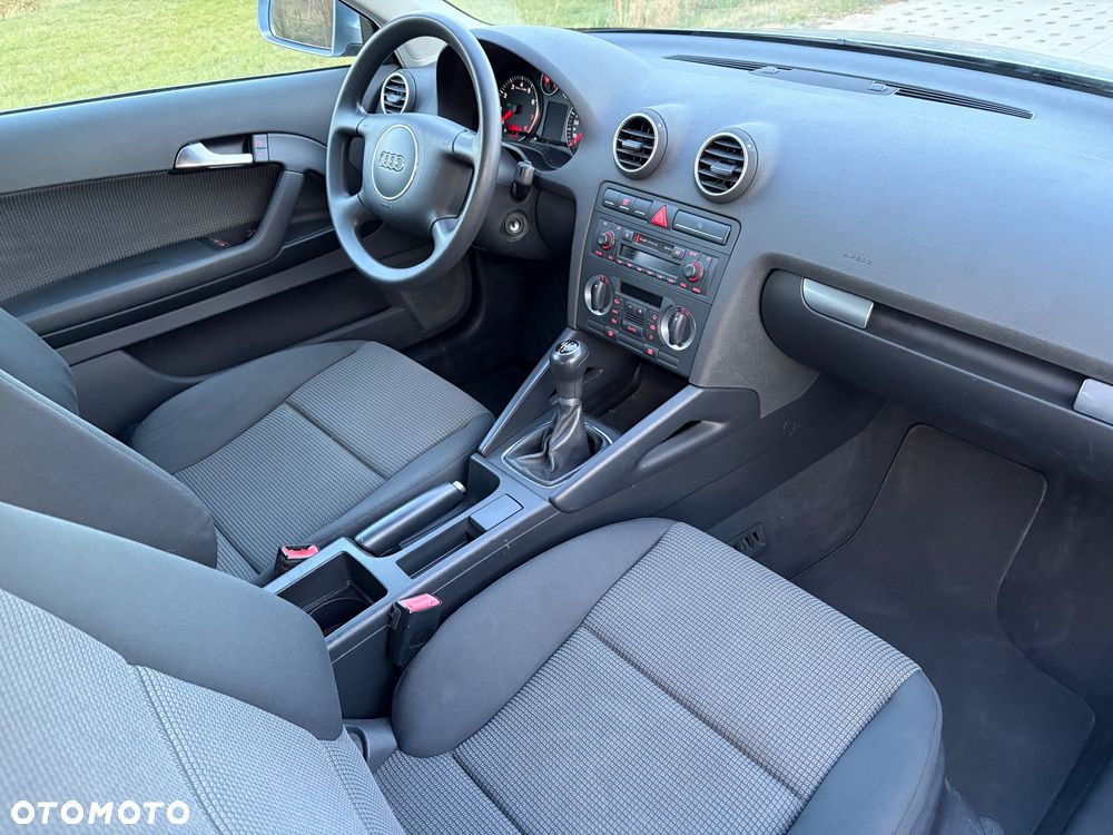 Audi A3 3-drzwiowe 1.6 Ambiente - 8