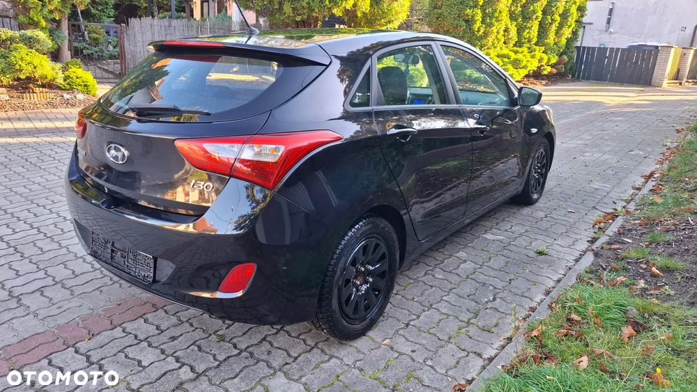Hyundai i30 blue 1.6 CRDi Passion - 2