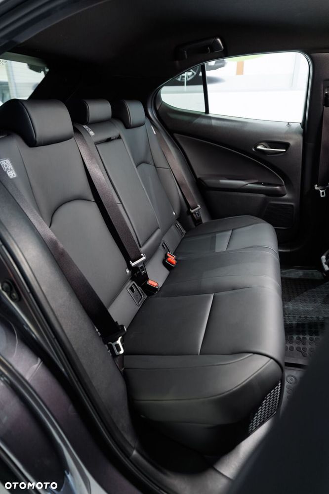 Lexus UX - 24