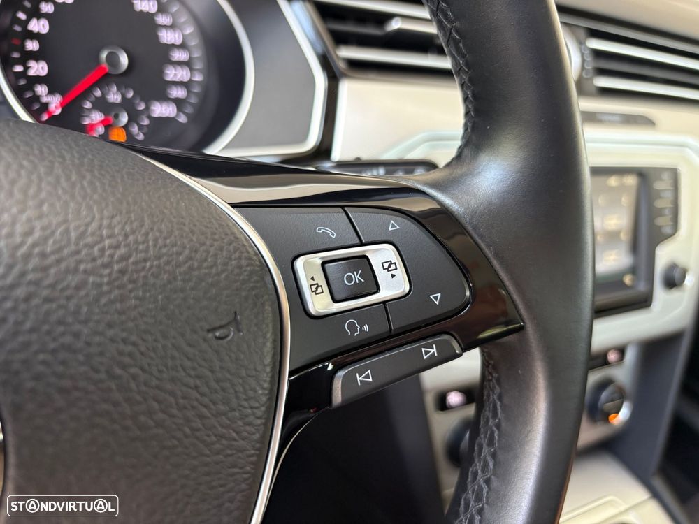VW Passat Variant 2.0 TDI Confortline - 13