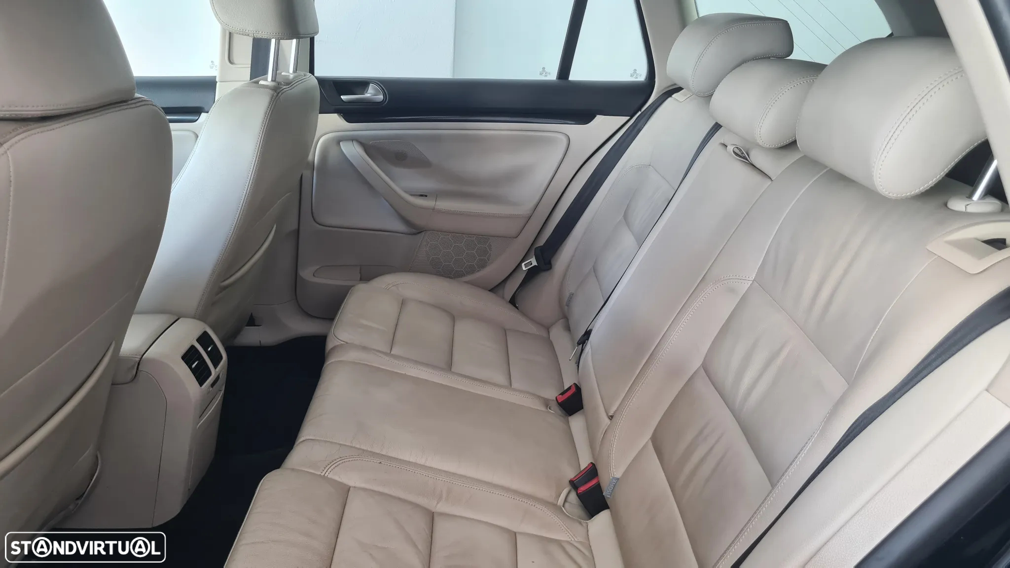VW Golf Variant 1.6 TDi Confortline - 21