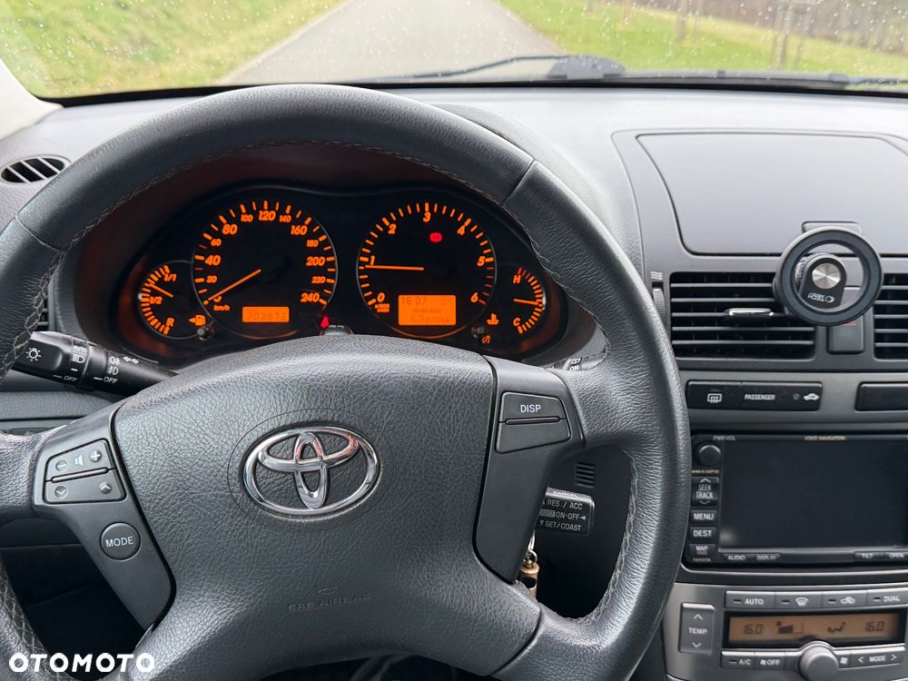 Toyota Avensis 2.0 D-4D - 14