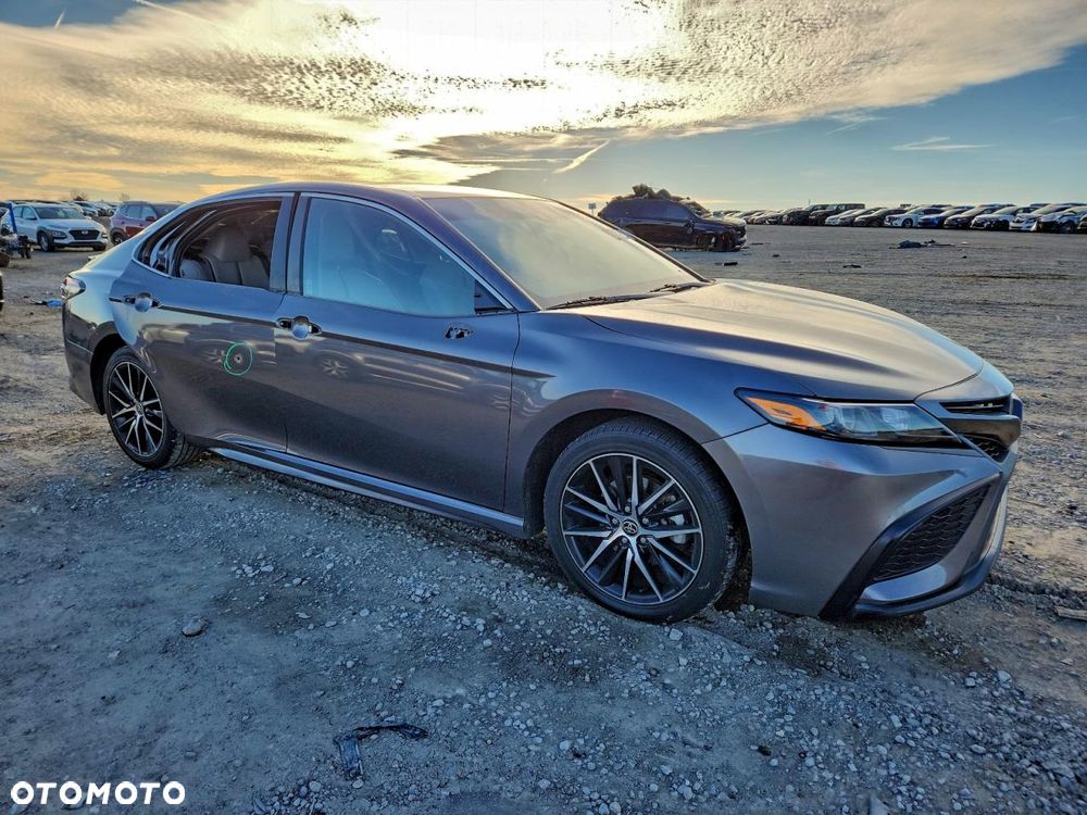 Toyota Camry - 5