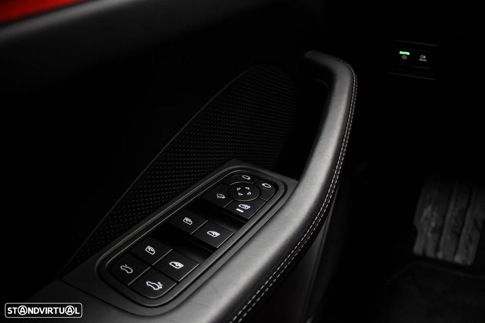 Porsche Macan Electric 4 - 22