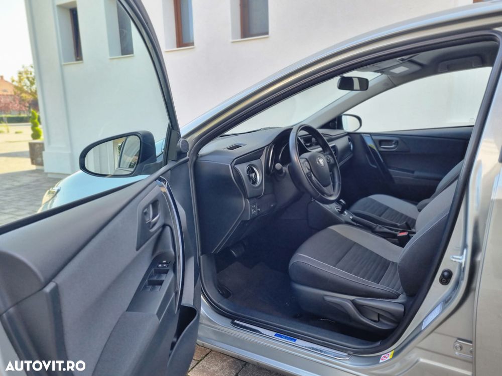 Toyota Auris 1.8 L VVT-i Sol + - 10