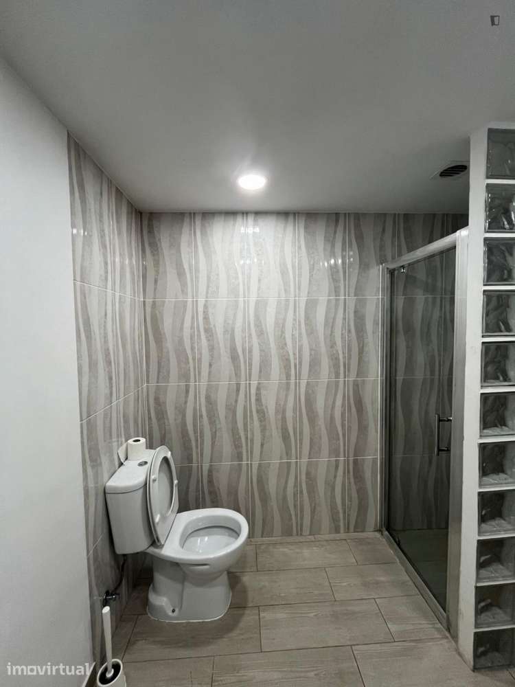 Quarto - localizado em Paranhos Porto - Grande imagem: 2/12