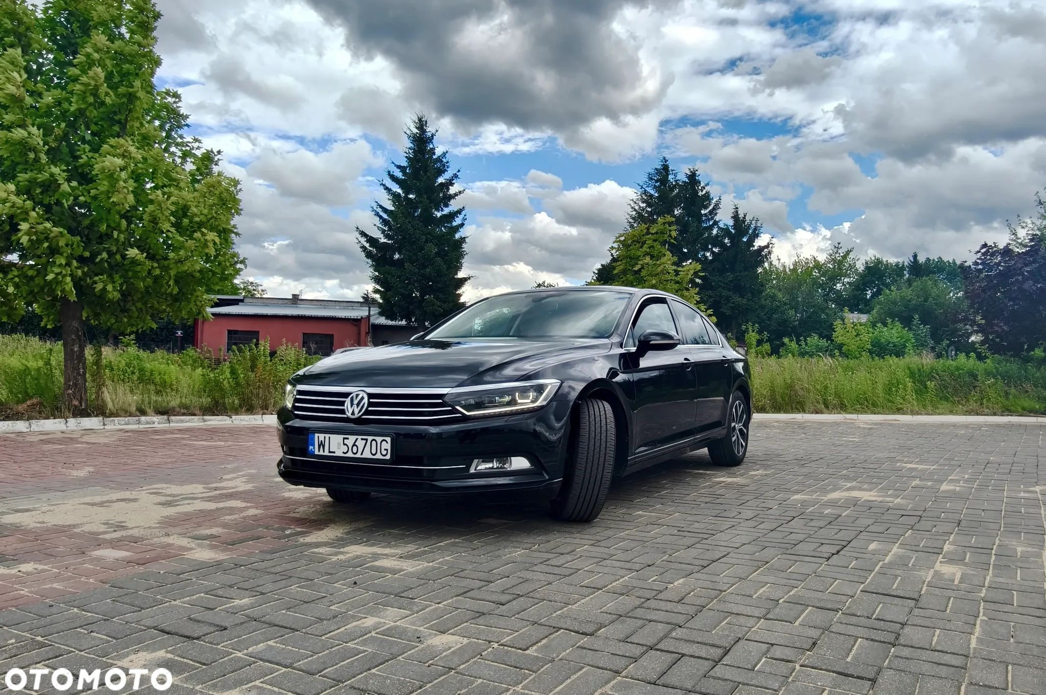 Volkswagen Passat - 1