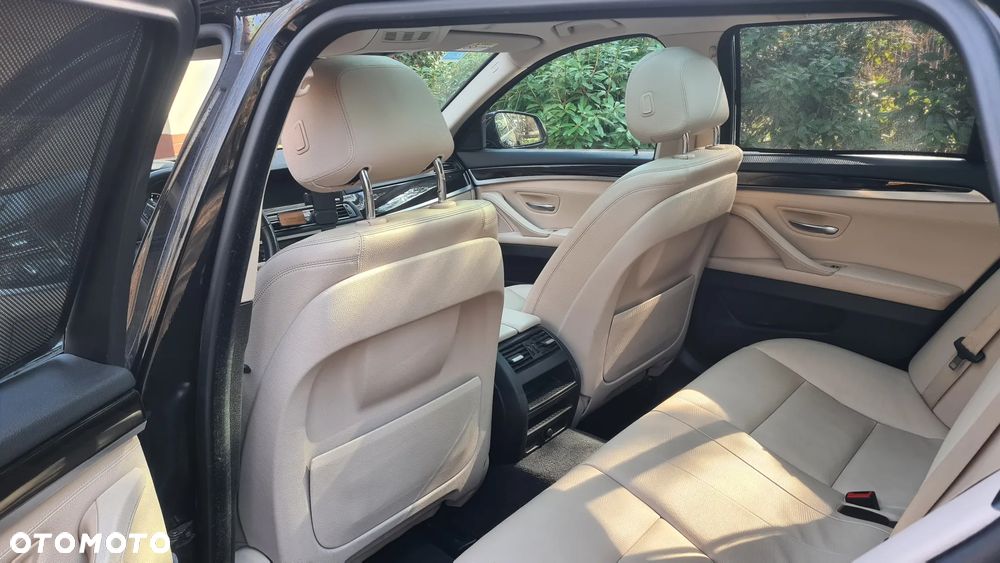 BMW Seria 5 520i Luxury Line - 14