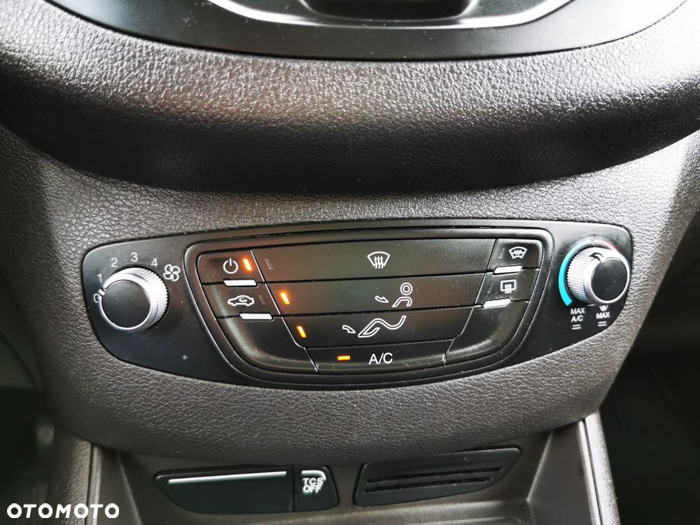 Ford Transit Courier - 21