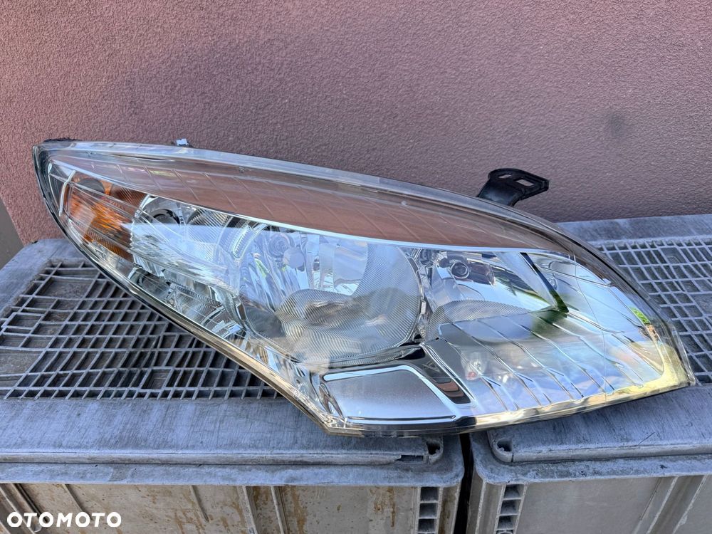 Lampa przednia RENAULT MEGANE III ZWYKŁA PRAWA EUROPA AL ŁADNA - 1