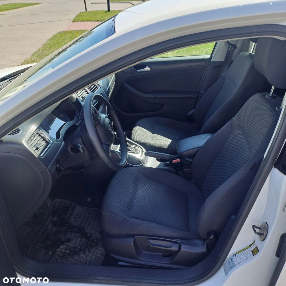 Volkswagen Jetta 2.0 Base - 2