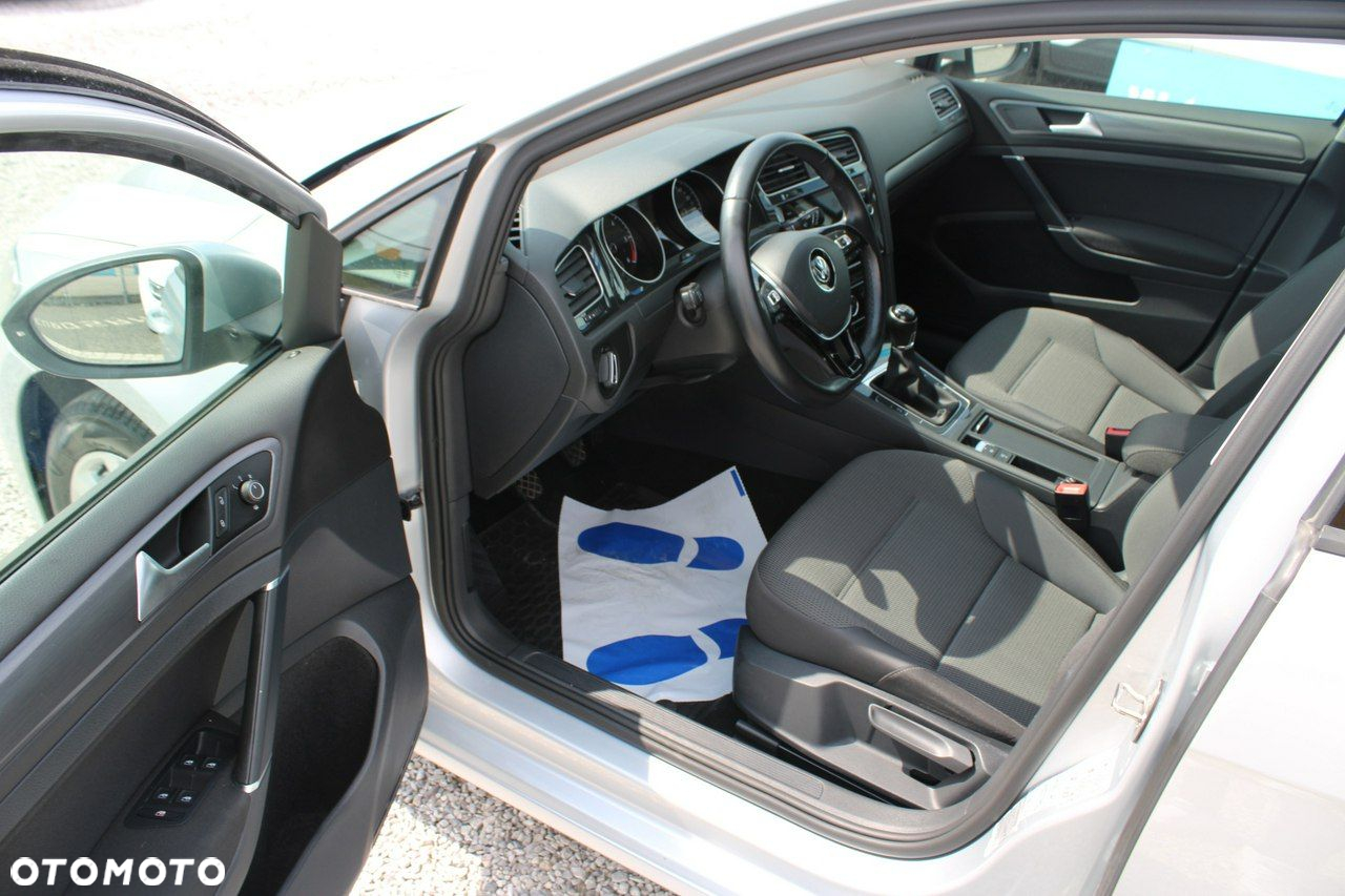 Volkswagen Golf - 17