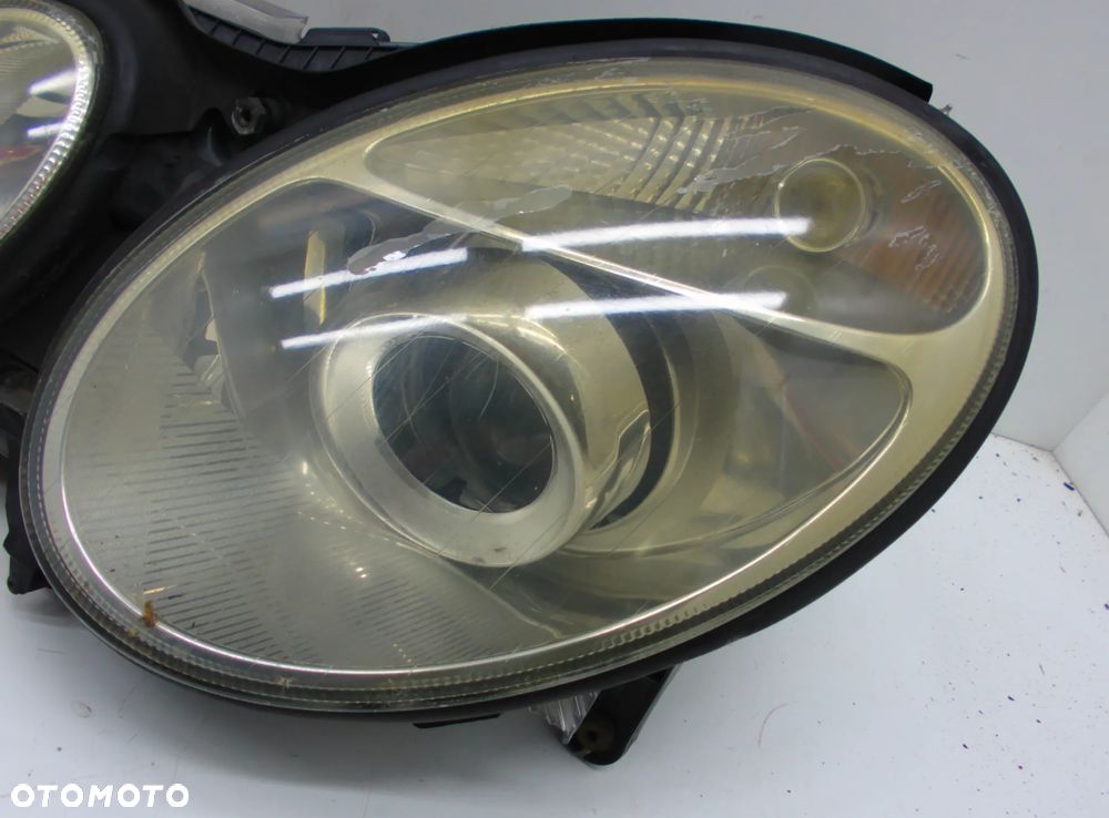 Mercedes E Klasa W211 Lampa przód lewa EU - 2
