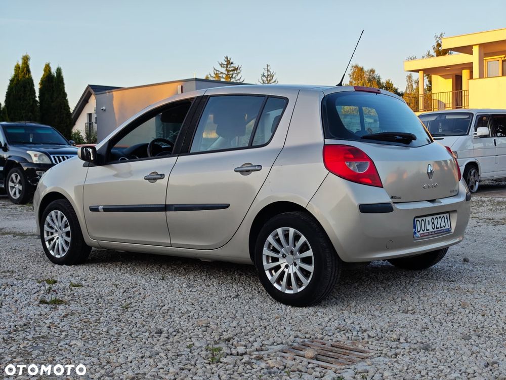 Renault Clio 1.6 16V Expression - 6