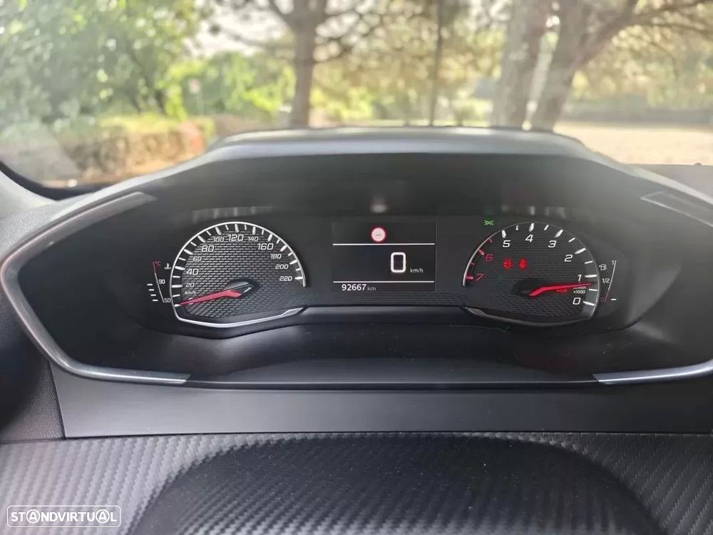 Peugeot 2008 1.2 PureTech Active Pack — fotografia 31
