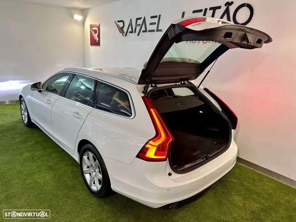 Volvo V90 2.0 D4 Momentum Geartronic - 29