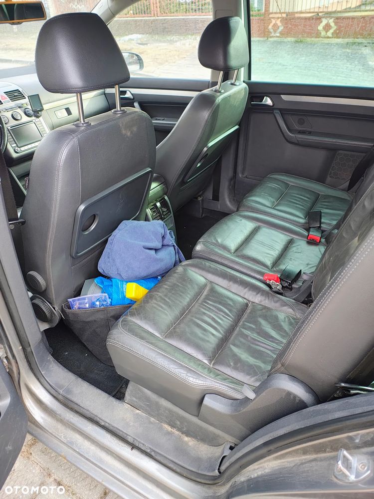 Volkswagen Touran 2.0 TDI DPF Highline - 12