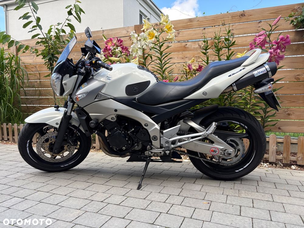 Suzuki GSR - 1