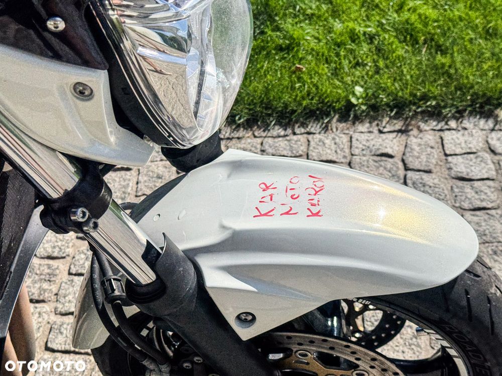 Suzuki GSR - 23