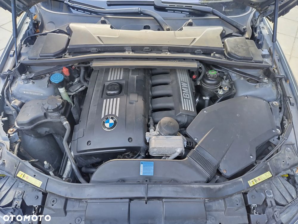 BMW Seria 3 325i xDrive - 7