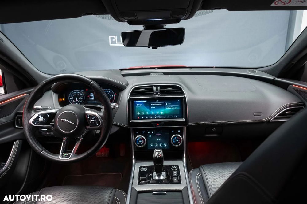 Jaguar XE 2.0 AWD Portfolio - 35