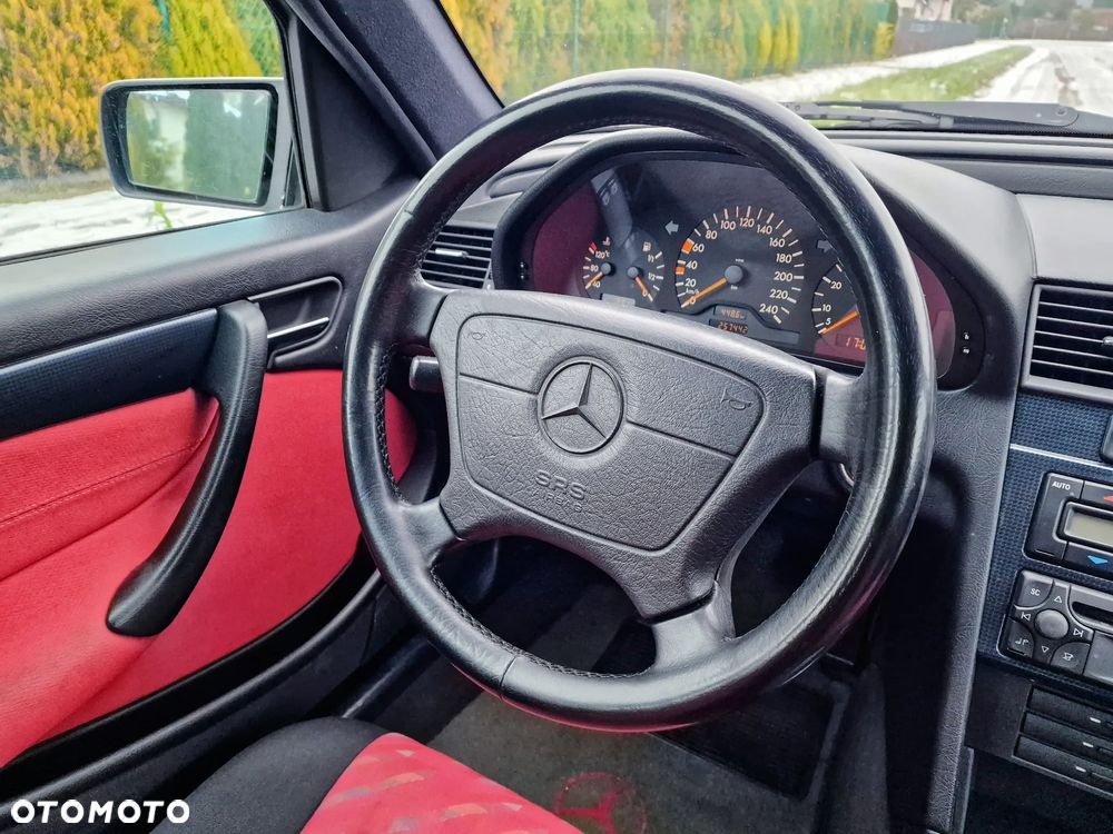 Mercedes-Benz Klasa C 180 T Esprit - 17